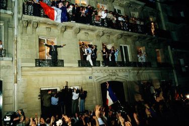 Après les résultats du 2e tour des élections présidentielles en mai 1995, Jacques Chirac est élu président de la République