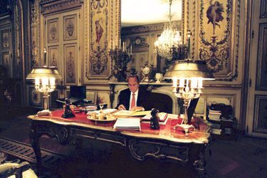 Jacques Chirac dans son bureau au premier étage de l'Elysée