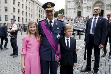 La princesse Elisabeth de Belgique et son père le roi des Belges Philippe, lors de la fête nationale, le 21 juillet 2015