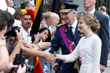 La princesse Elisabeth de Belgique et son père le roi des Belges Philippe, lors de la fête nationale, le 21 juillet 2016
