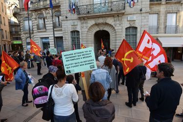 Manifestation devant la mairie de Béziers mardi soir