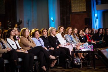 La reine Rania de Jordanie à une table ronde à Amman, le 7 décembre 2016