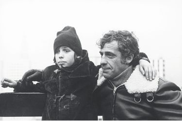 Avec Paul, 12 ans. Sur le tournage de «Peur sur la ville », en 1975.