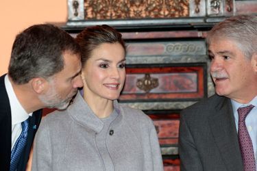 La reine Letizia et le roi Felipe VI d'Espagne à l'ambassade d'Espagne à Lisbonne, le 30 novembre 2016