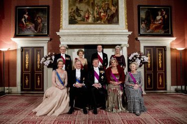 La plus royale - La famille royale des Pays-Bas s’est rassemblée ce lundi 28 novembre au soir autour de la reine Maxima et du roi Willem-Alexander pour le dîner d’Etat<br />
 que ceux-ci offraient à leurs voisins, le roi des Belges Philippe et la reine Mathilde.
