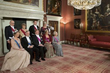 La famille royale des Pays-Bas avec la reine Mathilde et le roi Philippe de Belgique à Amsterdam, le 28 novembre 2016