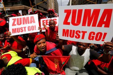 Plusieurs milliers de manifestants étaient réunis devant le palais présidentiel à Pretoria pour réclamer le départ du chef de l'Etat Jacob Zuma.