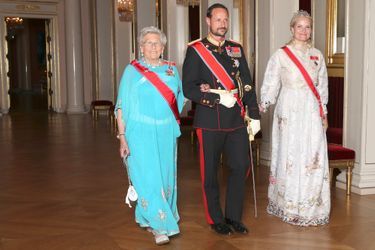Les princesses Astrid et Mette-Marit avec le prince Haakon de Norvège à Oslo, le 10 octobre 2016