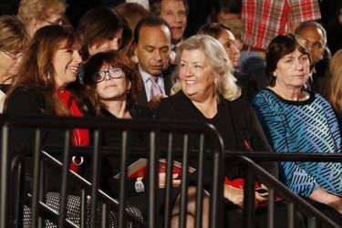 Paula Jones, Kathleen Willey, Juanita Broaddrick et Kathy Shelton lors du deuxième débat présidentiel entre Donald Trump et Hillary Clinton à Saint-Louis, le 9 octobre 2016.