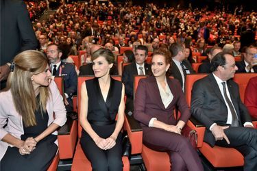La princesse Dina Mired de Jordanie, la reine Letizia d'Espagne et la princesse Lalla Salma du Maroc avec François Hollande à Paris, le 31 octobre 2016