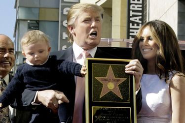 2007. Barron dans les bras de son père, Donald Trump, fier de son étoile à Hollywood
