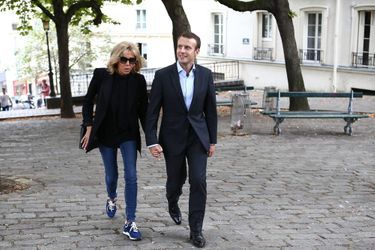 Emmanuel Macron et Brigitte se sont offert une promenade dans Montmartre