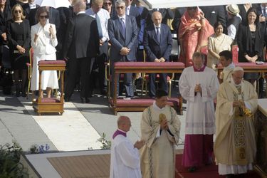 L'ancienne reine Sofia d'Espagne et le pape François sur la place Saint-Pierre de Rome, le 4 septembre 2016