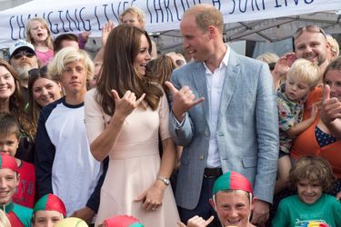 Le prince William et son épouse la duchesse de Cambridge, née Kate Middleton, avaient rendez-vous ce jeudi 1er septembre sur la fameuse plage de Newquay<br />
 lors de leur première visite officielle dans les Cornouailles.