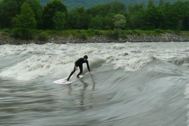 Un spot de surf près de Grenoble