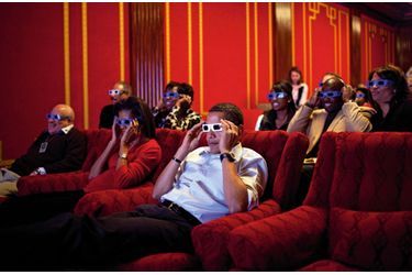 Lunettes 3D pour regarder le Super Bowl, la finale nationale de football américain, dans la salle de cinéma de la Maison-Blanche en février 2009.