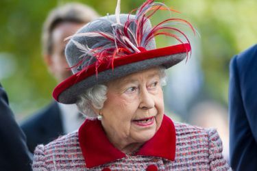 La reine Elizabeth II toute fringante à Ascot, le 15 octobre 2016