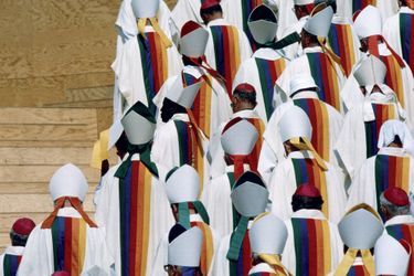 En juillet 1997, Jean-Charles de Castelbajac habille le Pape et 5500 membres du clergé à l'occasion des Journées mondiales de la jeunesse à Paris.