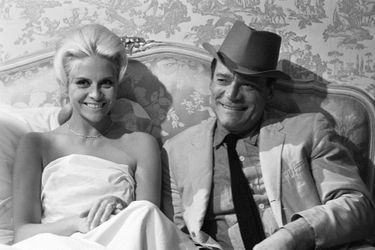 Eddie Constantine et Christiane Minazzoli lors du tournage du film "Lucky Jo", en 1964