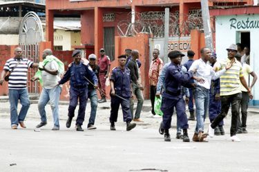 La police interpelle des partisans de l&#039;opposition lors des manifestations le 19 septembre à Kinshasa
