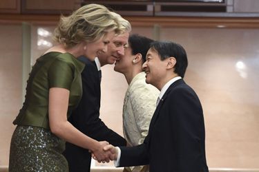 La reine Mathilde et le roi Philippe de Belgique avec la princesse Masako et le prince Naruhito du Japon à Tokyo, le 13 octobre 2016
