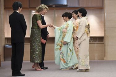 Les princesses Mako, Kako et Kiko du Japon avec la reine Mathilde et le roi Philippe de Belgique à Tokyo, le 13 octobre 2016