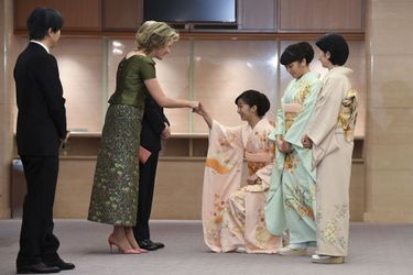 Les princesses Kako, Mako et Kiko du Japon avec la reine Mathilde et le roi Philippe de Belgique à Tokyo, le 13 octobre 2016
