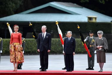 La reine Mathilde et le roi Philippe de Belgique à la cérémonie d&#039;accueil de l&#039;empereur Akihito du Japon et de l&#039;impératrice Michiko à Tokyo, le 11 octobre 2016