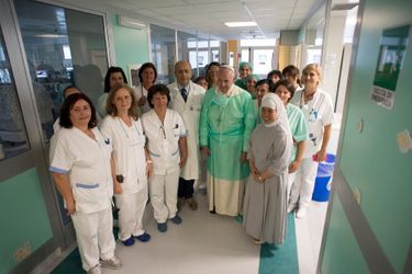 Le pape François lors de sa visite au service de néonatalogie de l&#039;hôpital San Giovanni de Rome, le 16 septembre 2016.