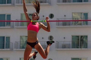 Allison Stokke est une athlète américaine pratiquant le saut à la perche