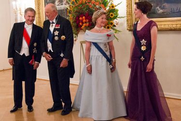 La reine Sonja et le roi Harald V de Norvège avec le couple présidentiel finlandais à Helsinki, le 6 septembre 2016