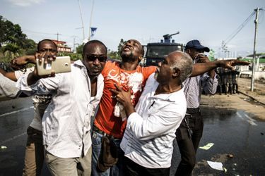 Après le règne de 42 ans d'Omar Bongo puis les 7 années de présidence de son fils Ali Bongo, les Gabonais descendent dans la rue pour réclamer le changement