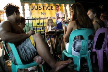Les proches d’Eric, tué par la police philippine, réclament justice.