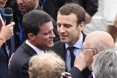Manuel Valls et Emmanuel Macron, la bise du 14 juillet.