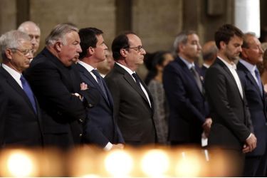 President Francois Hollande entouré de Manuel Valls, Gérard Larcher et Claude Bartolone