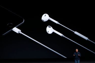 Apple va désormais obliger à se servir d&#039;écouteurs sans fil ou se connectant à un autre branchement spécifique à ses smartphones, le port &quot;lightning&quot;.