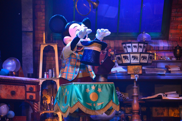 Avec "Mickey et Le Magicien", un air de Broadway à Disneyland