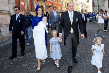 La princesse Annemarie et et le prince Carlos Javier de Bourbon de Parme avec leurs trois enfants les princesses Luisa et Cecilia et le prince Carlos Enrique Leonard, à Parme le 25 septembre 2016