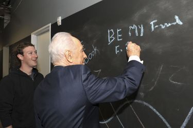 Mark Zuckerberg et Shimon Peres, en mars 2012.