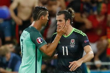 Cristiano Ronaldo console Gareth Bale