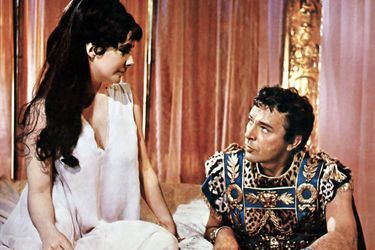 Elizabeth Taylor et Richard Burton sur le tournage de "Cléopâtre", 1963.