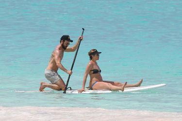Jennifer Aniston et Justin Theroux font du paddle