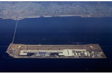 L’aéroport international de Kansai, premier aéroport sur la mer, vu du ciel