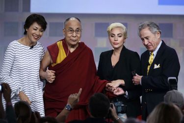 La journaliste Ann Cury, le Dalai Lama, Lady Gaga et le businessman Philip Anschultz