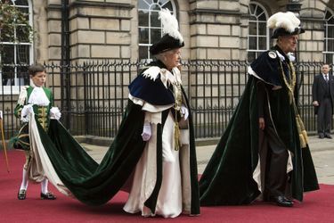Impossible pour le prince William d’aller ce jeudi 7 juillet à Wimbledon avec son épouse la duchesse de Cambridge, née Kate Middleton. Il était en Écosse avec sa grand-mère la reine Elizabeth II<br />
.