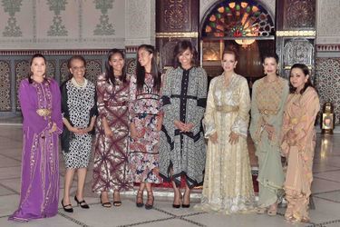 La princesse Lalla Salma et ses trois belles-soeurs avec Michelle Obama, ses filles et sa mère à Marrakech, le 28 juin 2016