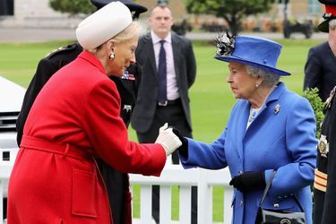 La reine Elizabeth II avec Marie-Christine, l&#039;épouse de son cousin le prince Michael de Kent, à Londres le 1er juin 2016