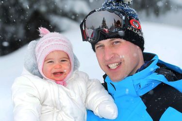 Le prince William avec sa fille la princesse Charlotte, en février 2016