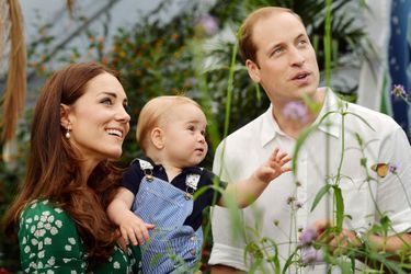 Le prince William avec son fils le prince George et Kate, le 2 juillet 2014