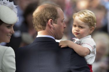 Le prince William avec son fils le prince George et Kate, le 5 juillet 2015